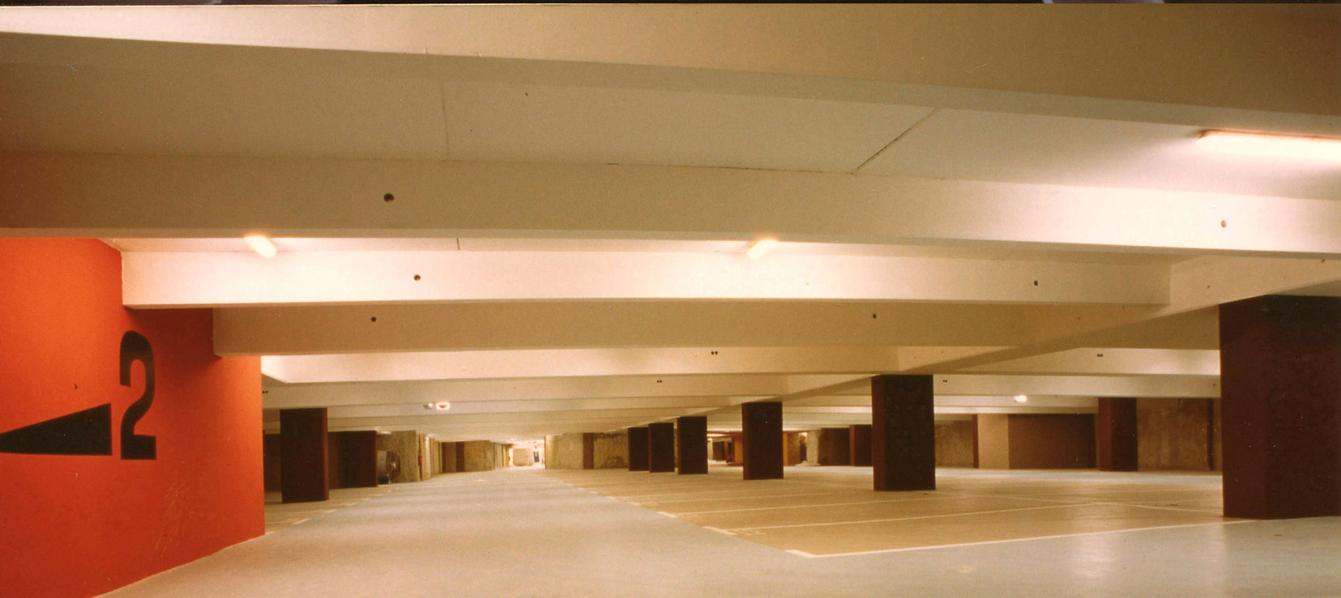 PARKING DE L’ORATOIRE  COMMERCES LOGEMENTS BUREAUX AVIGNON 1990-1995