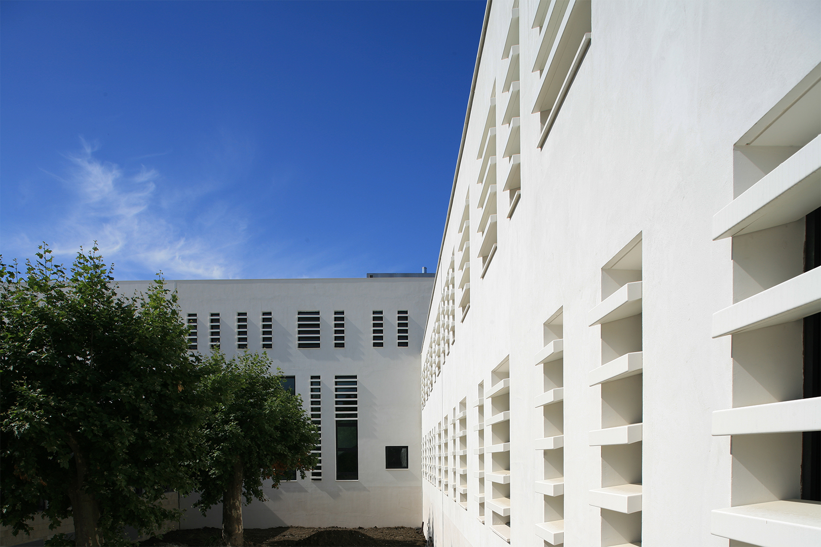 NOUVEL HOTEL DE POLICE D’AVIGNON ET PARKING PHOTOVOLTAÏQUE 2002 - 2012