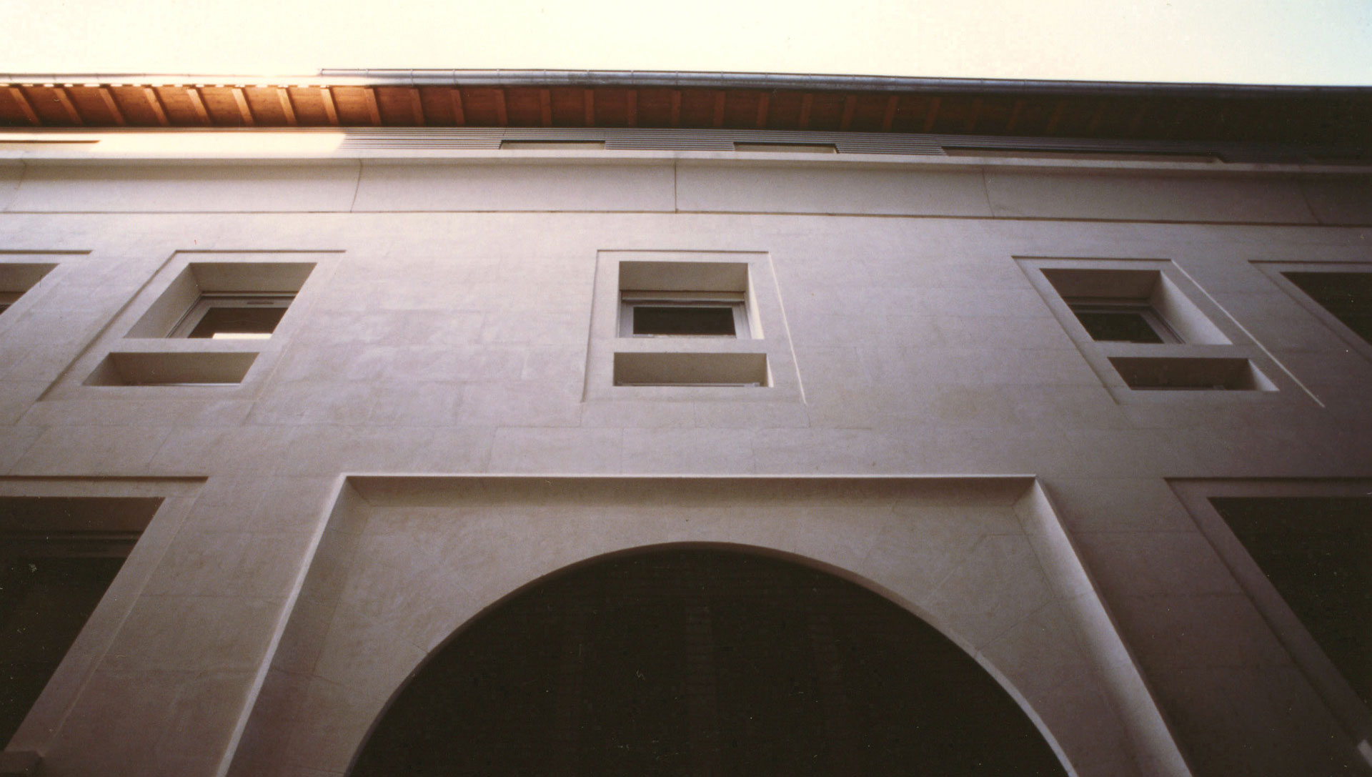 PARKING DE L’ORATOIRE  COMMERCES LOGEMENTS BUREAUX AVIGNON 1990-1995